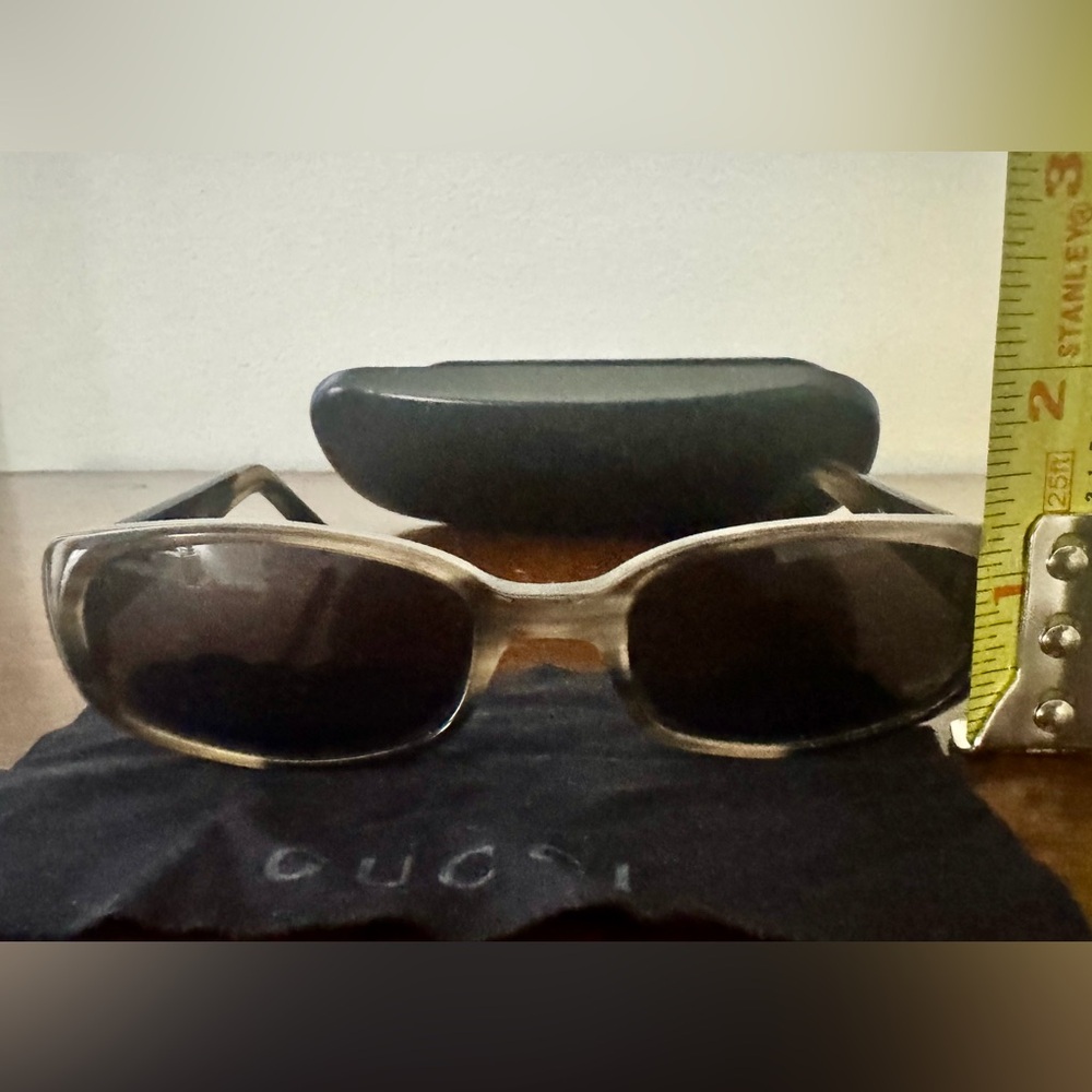 Vintage Gucci rectangular sunglasses (late 90s, early 2000s). - Picture 3 of 6